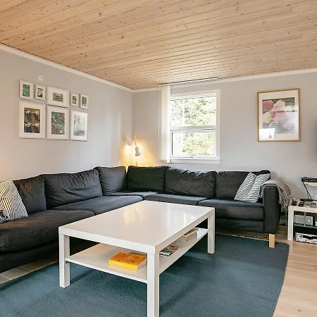 Holiday home Three-bedroom In Vaeggerlose 6