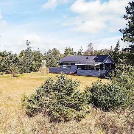 Holiday home Three-bedroom In Vaeggerlose 6