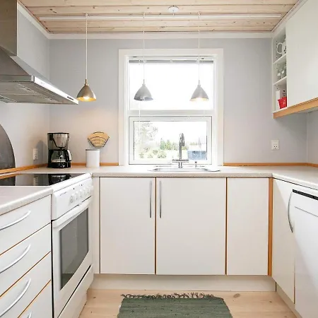 Holiday home Three-bedroom In Vaeggerlose 6 *